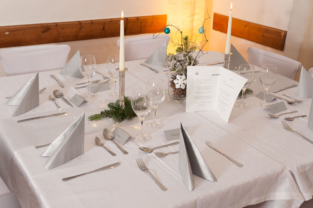 Candle Light Dinner und Theatervorführung